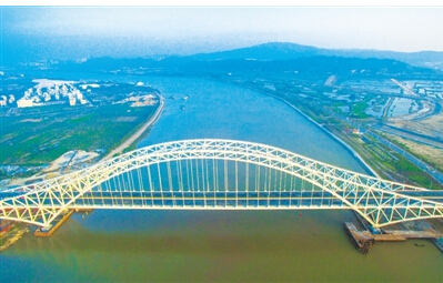 珠海横琴二桥主桥墩身涂装工程.jpg
